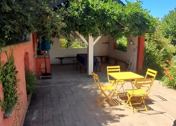 Nyaraló Perche Sur Crete Dans Un Petit Village Des Hautes-pyrenees