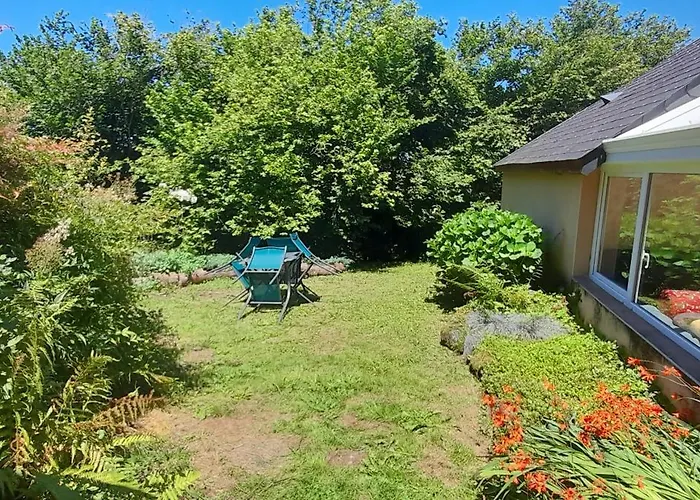 Perche Sur Crete Dans Un Petit Village Des Hautes-pyrenees Nyaraló Ossun-ez-Angles