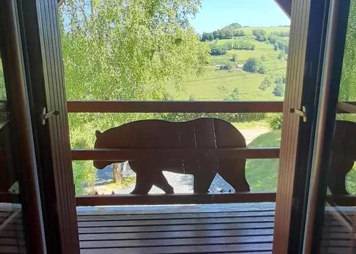 Perche Sur Crete Dans Un Petit Village Des Hautes-pyrenees * Ossun-ez-Angles