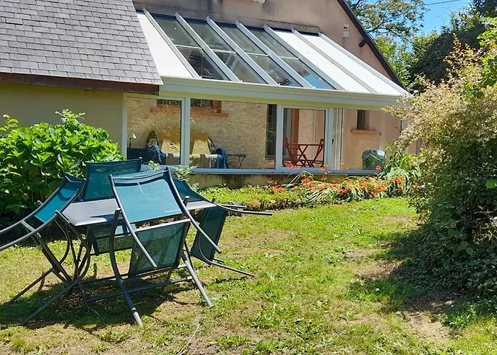 Perche Sur Crete Dans Un Petit Village Des Hautes-pyrenees * Ossun-ez-Angles