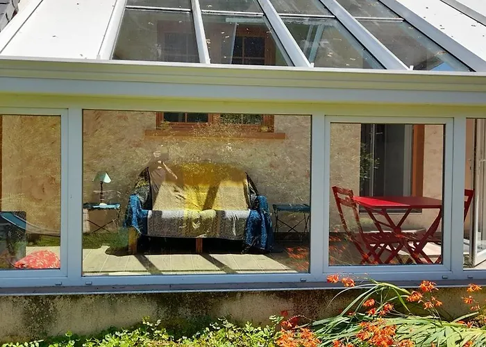 Perche Sur Crete Dans Un Petit Village Des Hautes-pyrenees * Ossun-ez-Angles