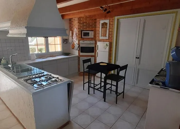 Nyaraló Perche Sur Crete Dans Un Petit Village Des Hautes-pyrenees