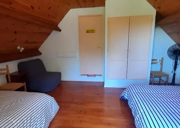 Perche Sur Crete Dans Un Petit Village Des Hautes-pyrenees Nyaraló Ossun-ez-Angles