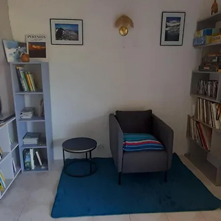 Perché Sur Crête Dans Un Petit Village Des Hautes-pyrénées * Ossun-ez-Angles