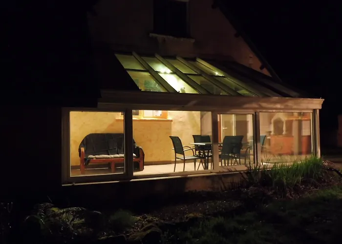 Perche Sur Crete Dans Un Petit Village Des Hautes-pyrenees *